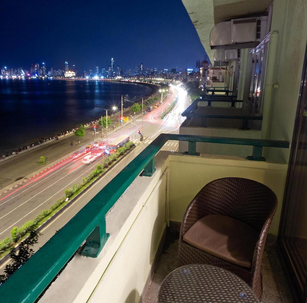 Sea Green South Hotel 52/75