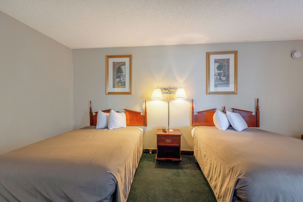 Royal Holiday Motel By Belvilla Gallup I-40 12/50