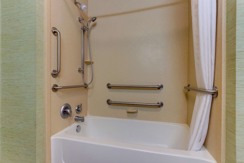 Hampton Inn & Suites Swansboro Near Camp Lejeune, NC 30/64