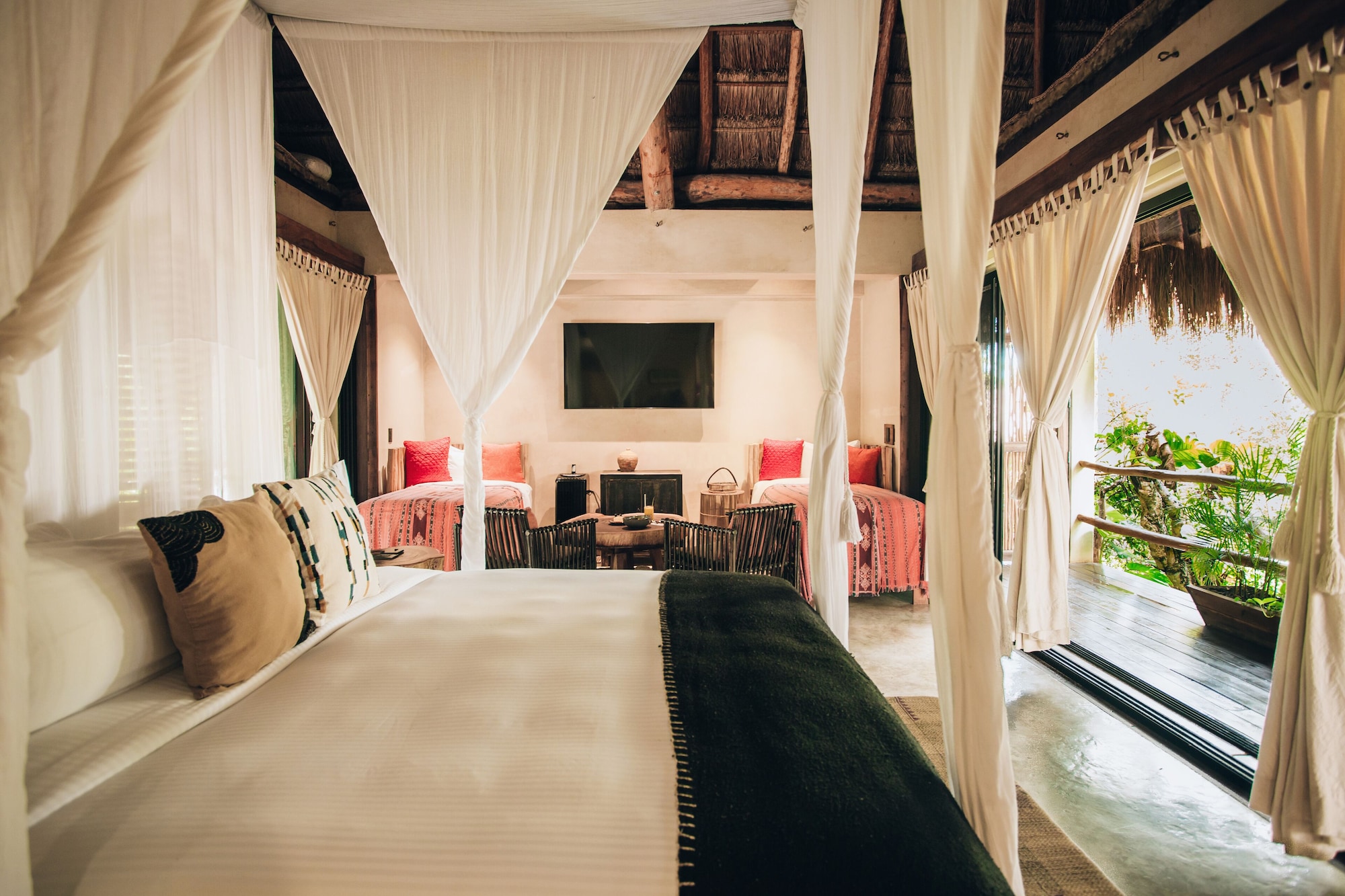 MASTER, LUXURY, SUITE, BATHTUB