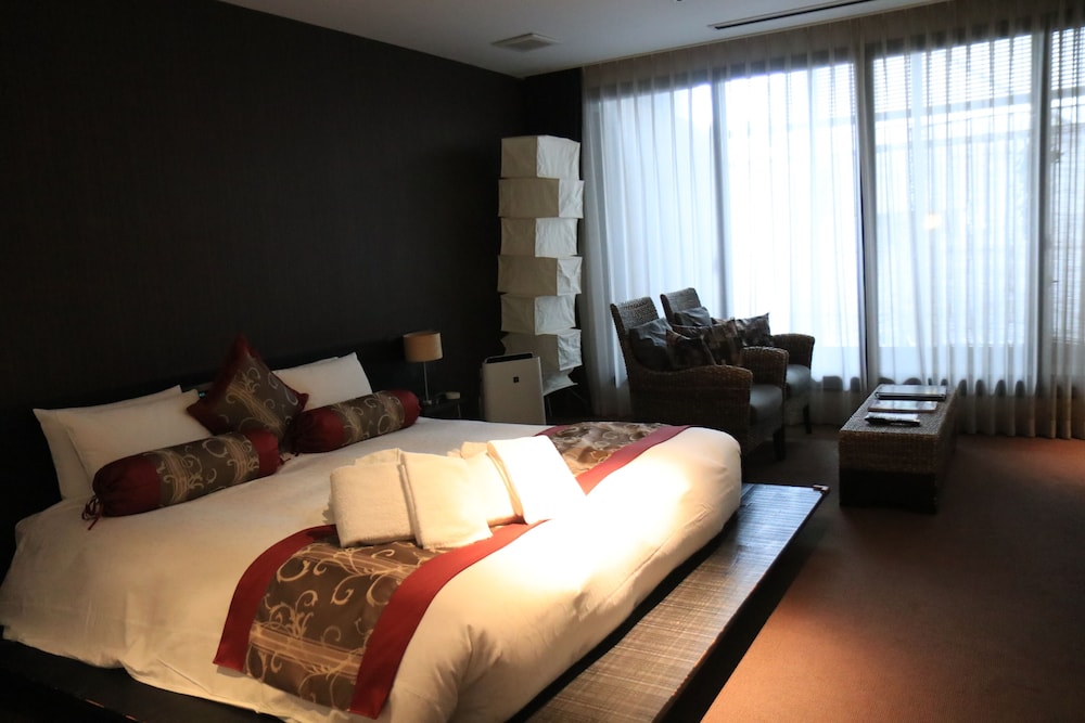 Kizashi The Suite 18/49