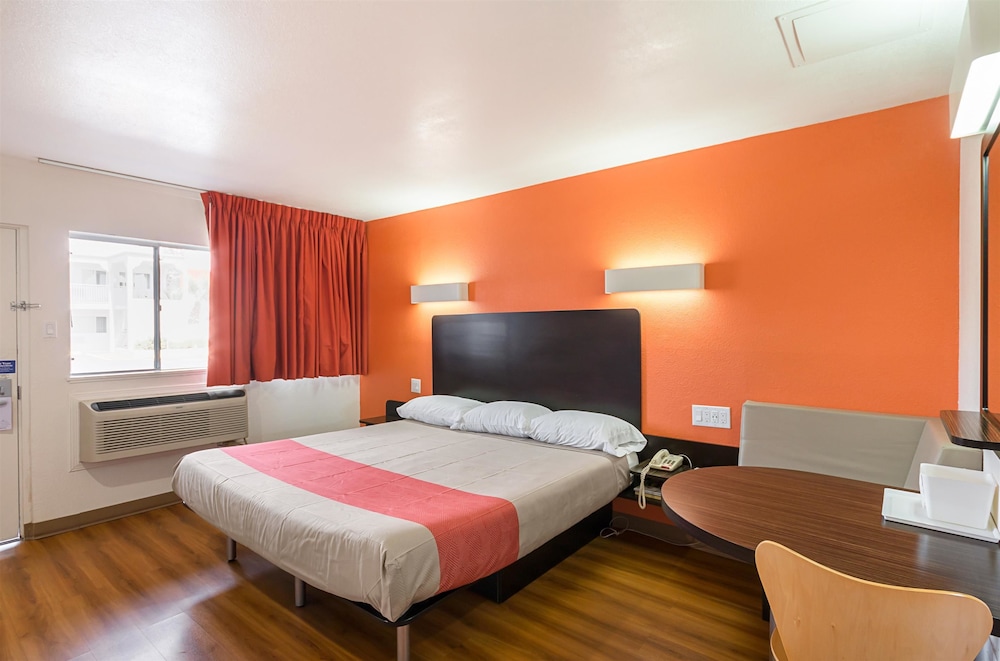 Motel6 El Paso, TX - Airport - Fort Bliss 19/44