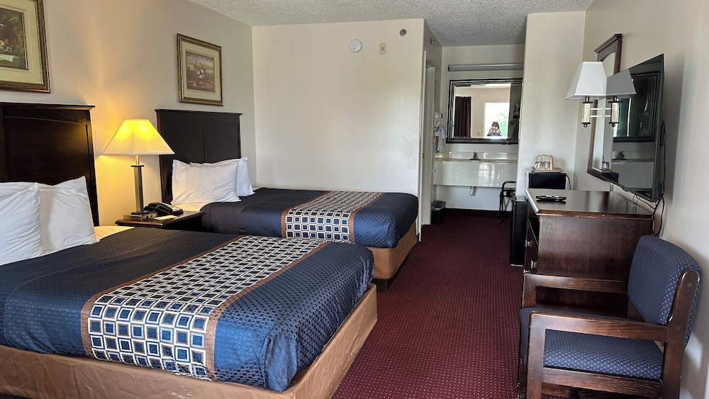 Carom Inn a Travelodge by Wyndham Denham Springs/Baton Rouge 7/33