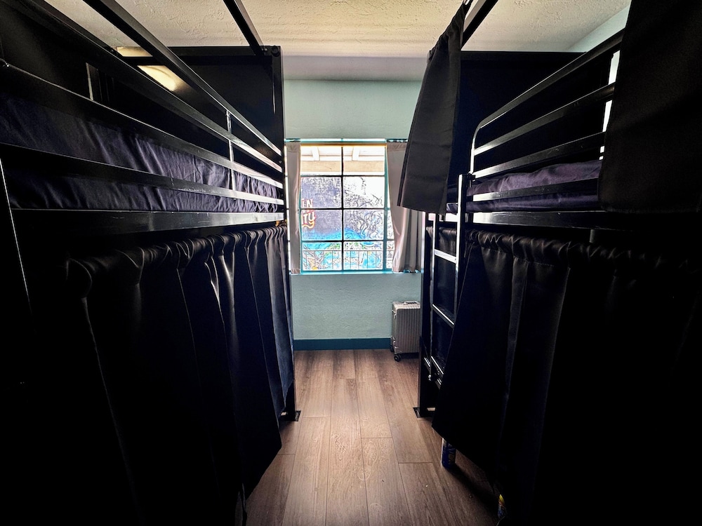 Sin City Hostel 28/50