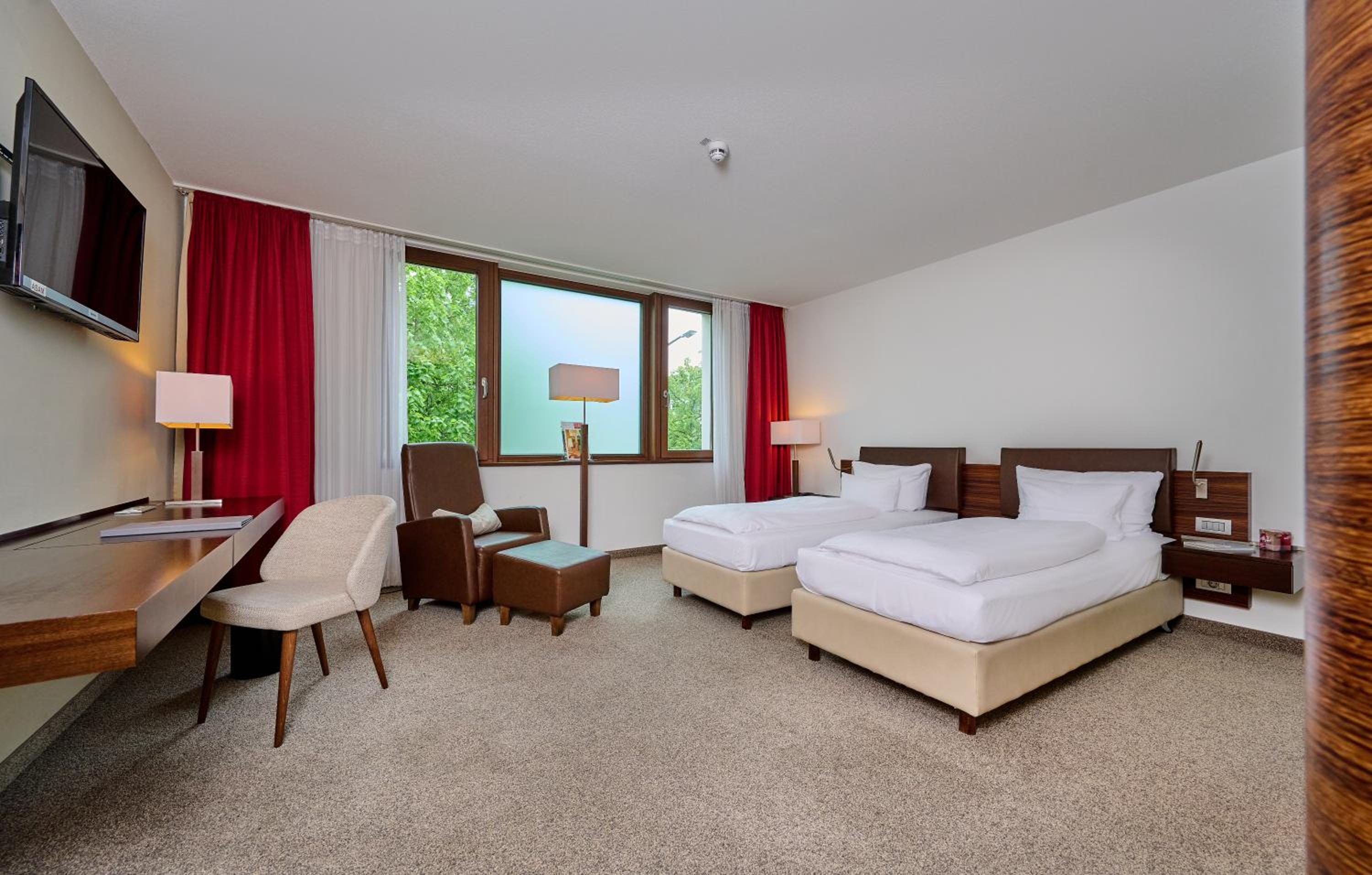 Economy, Double Bed, Street Side View