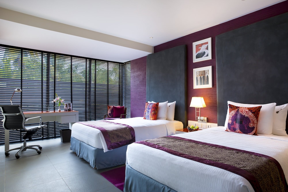 DELUXE, TWIN BEDS