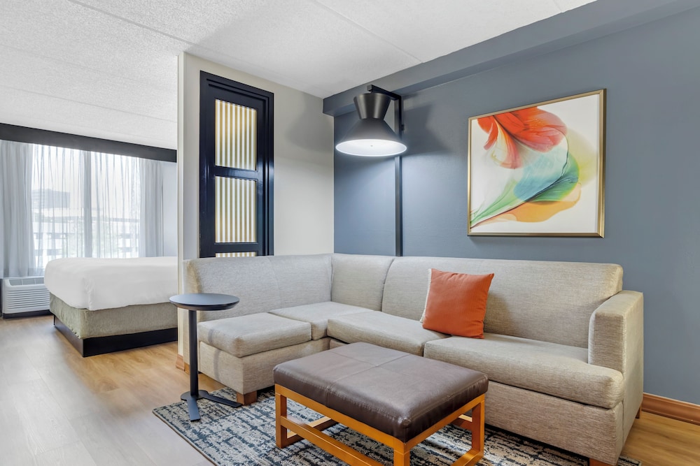 Hyatt Place Houston North 45/60