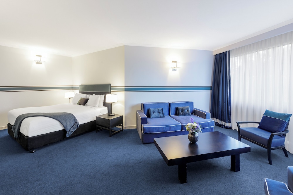 Ramada by Wyndham Diplomat Canberra 19/65