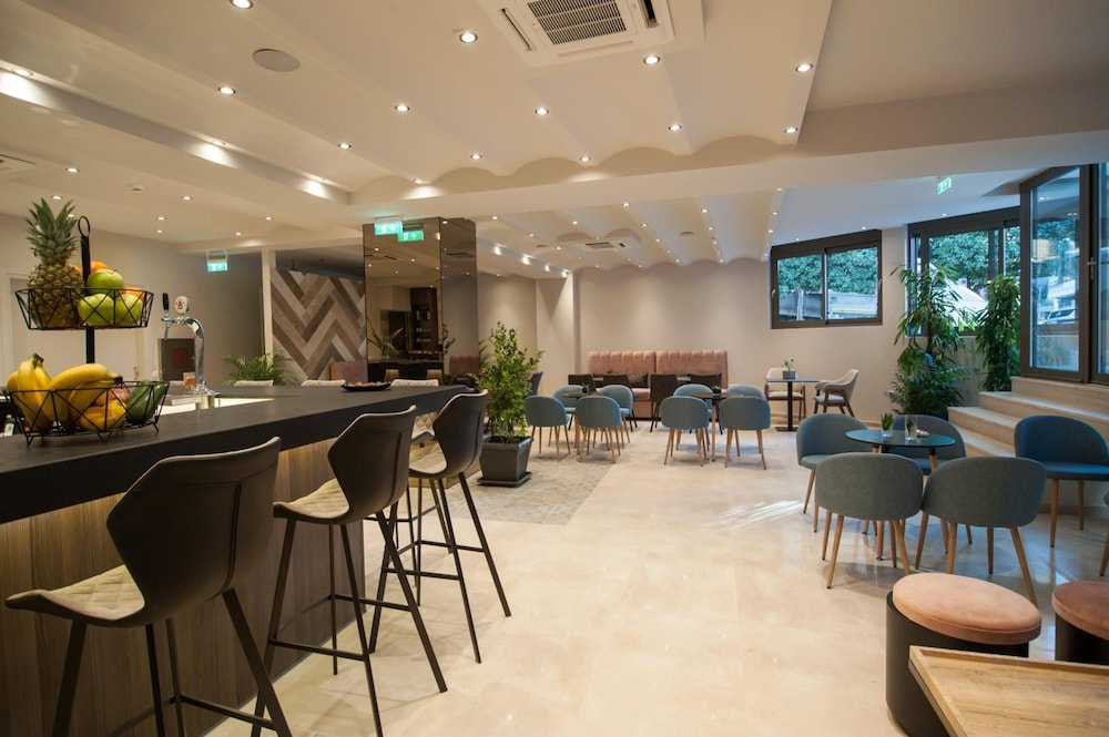 Athens Platinum Rooms and Suites 47/57
