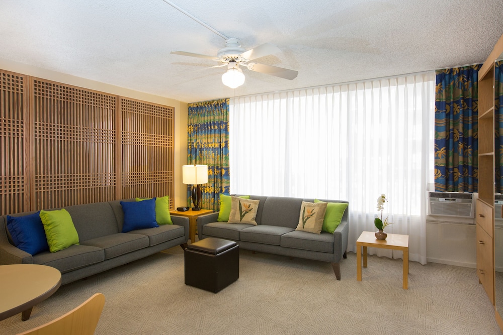 Kuhio Banyan Club 34/59