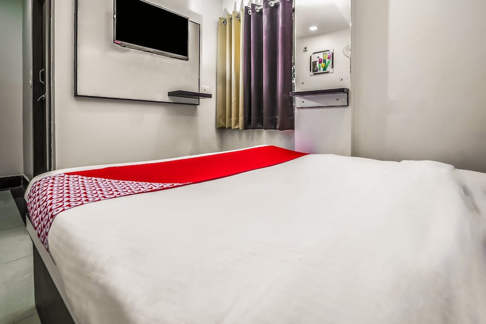 Oyo 11840 Hotel Venus 16/23