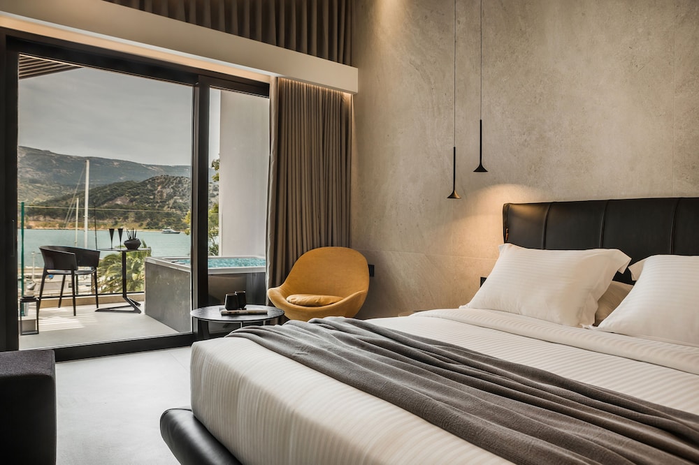 PENTHOUSE, QUEEN BED, SEA VIEW, HOT TUB