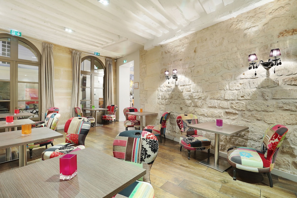 Hotel de Notre Dame Maitre Albert 31/65