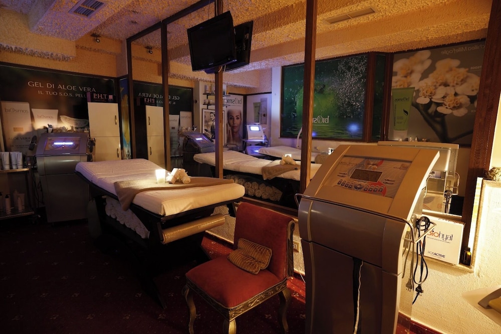 2 Kitarrat Boutique Hotel and Spa 16/34