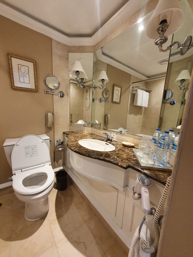 Gran Mahakam Hotel 47/49