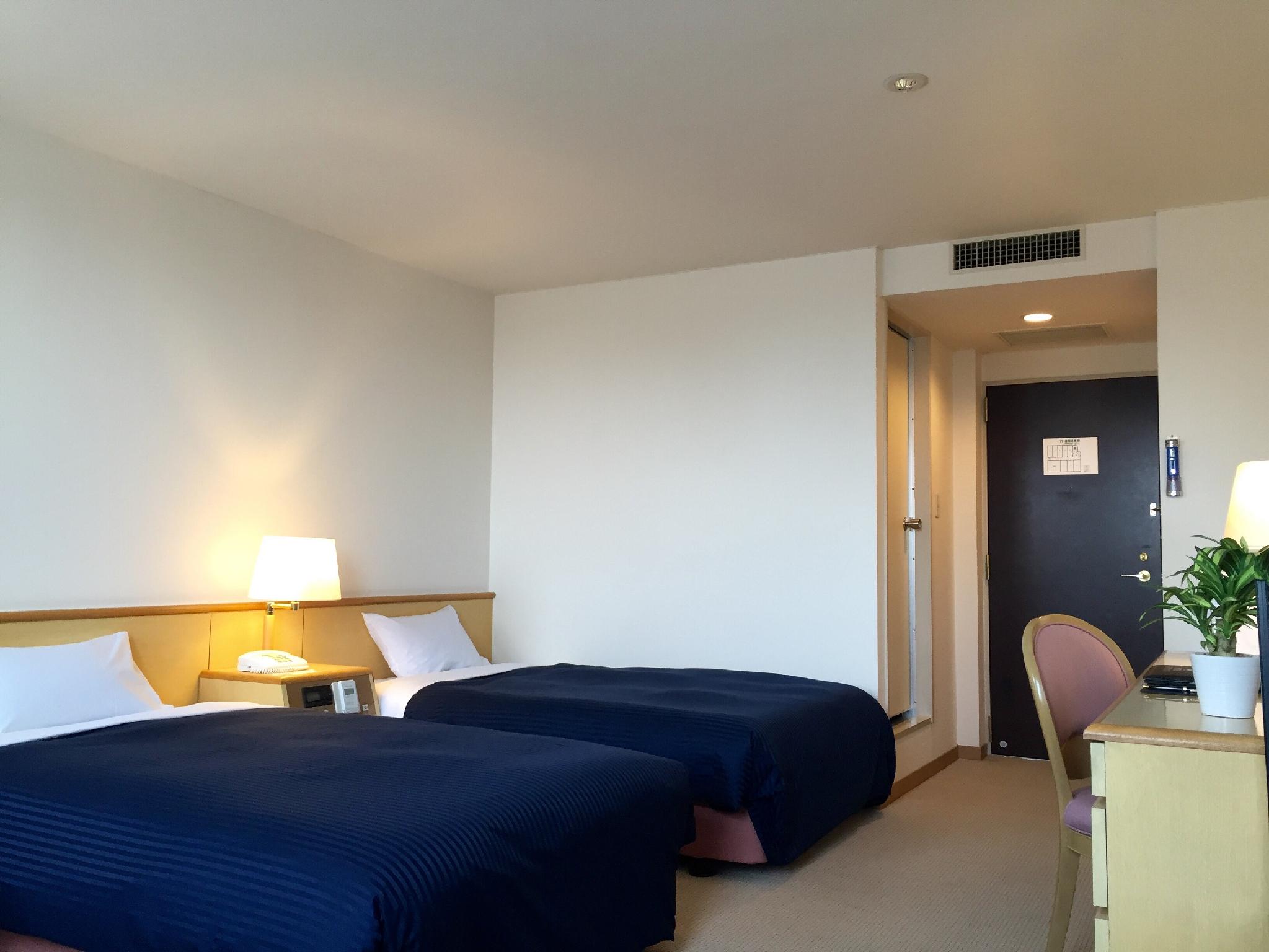 DELUXE, TWIN BEDS