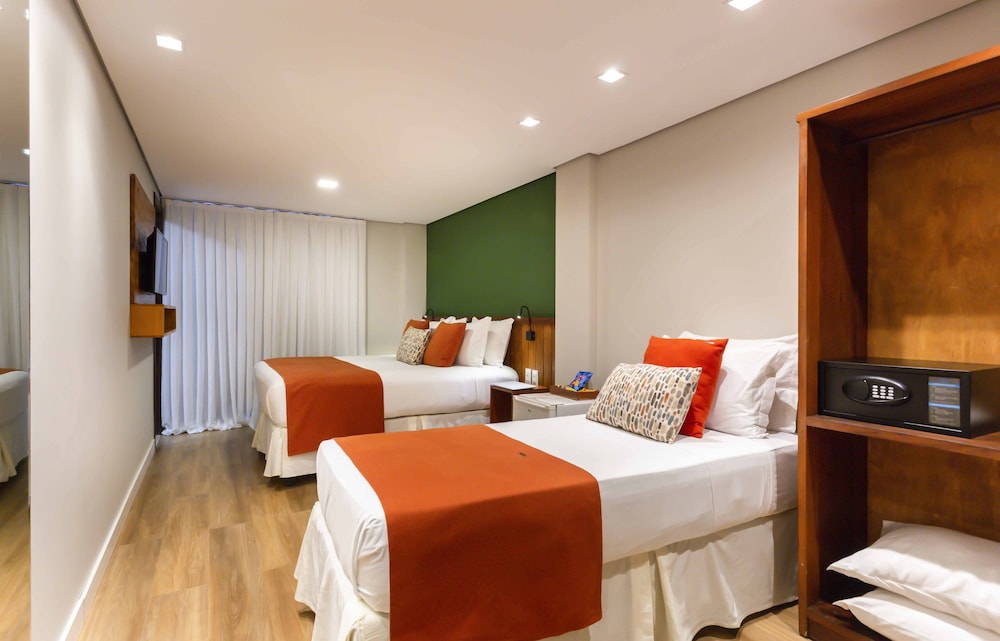 ROOM, TRIPLE