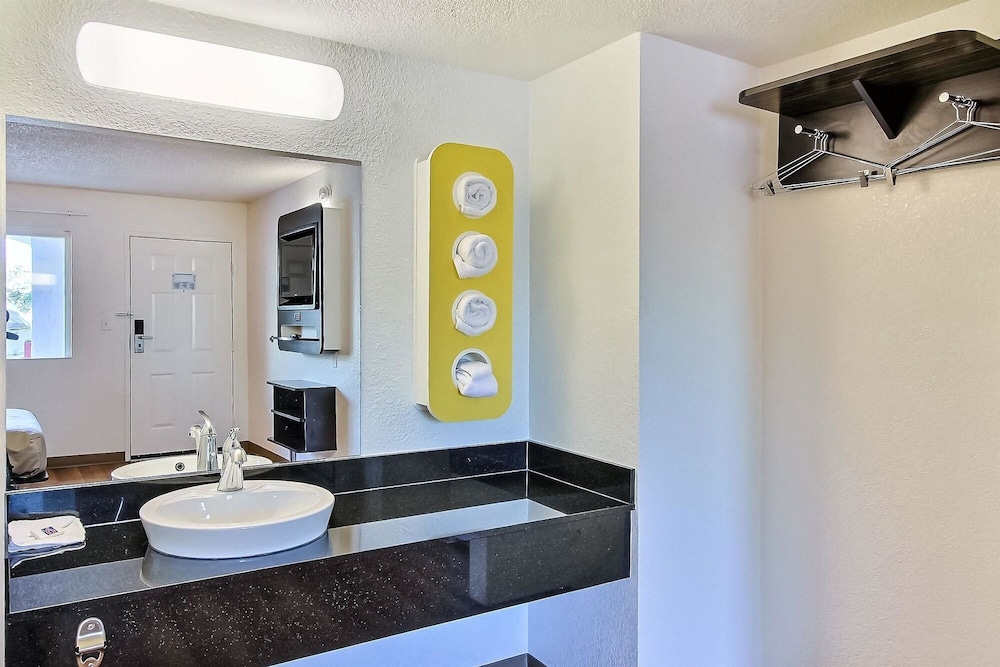 Motel6 Campbell, CA - San Jose 27/28