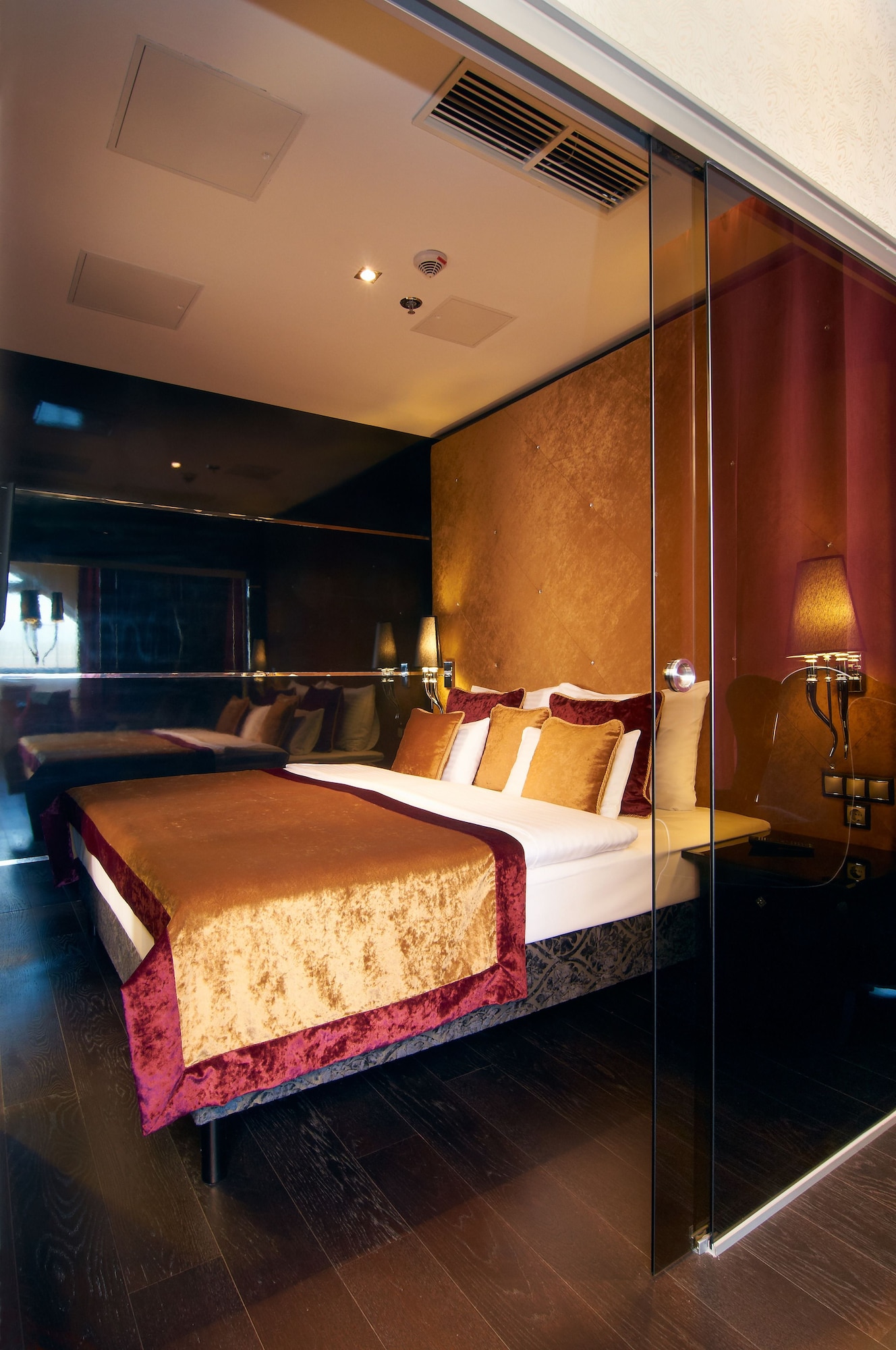 1 BEDROOM, LUXURY, SUITE, HOT TUB