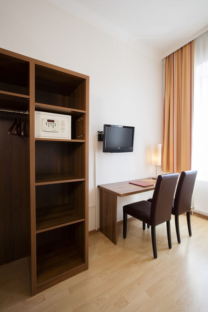 Hotel Hahn 38/43
