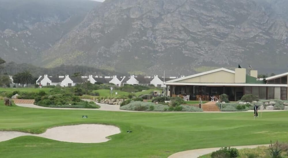 Mulligans Golf Lodge 32/38