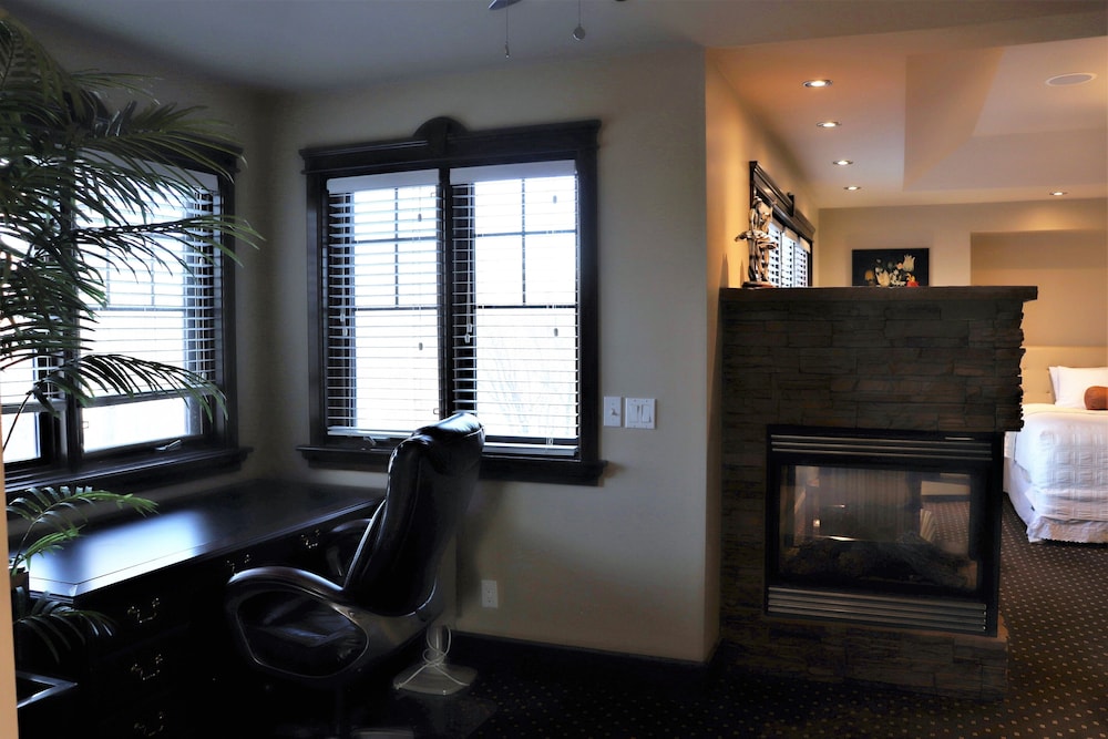 Westmount River Inn 36/48