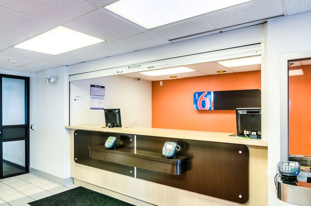 Motel6 Arlington Heights, IL - Chicago North Central 7/42