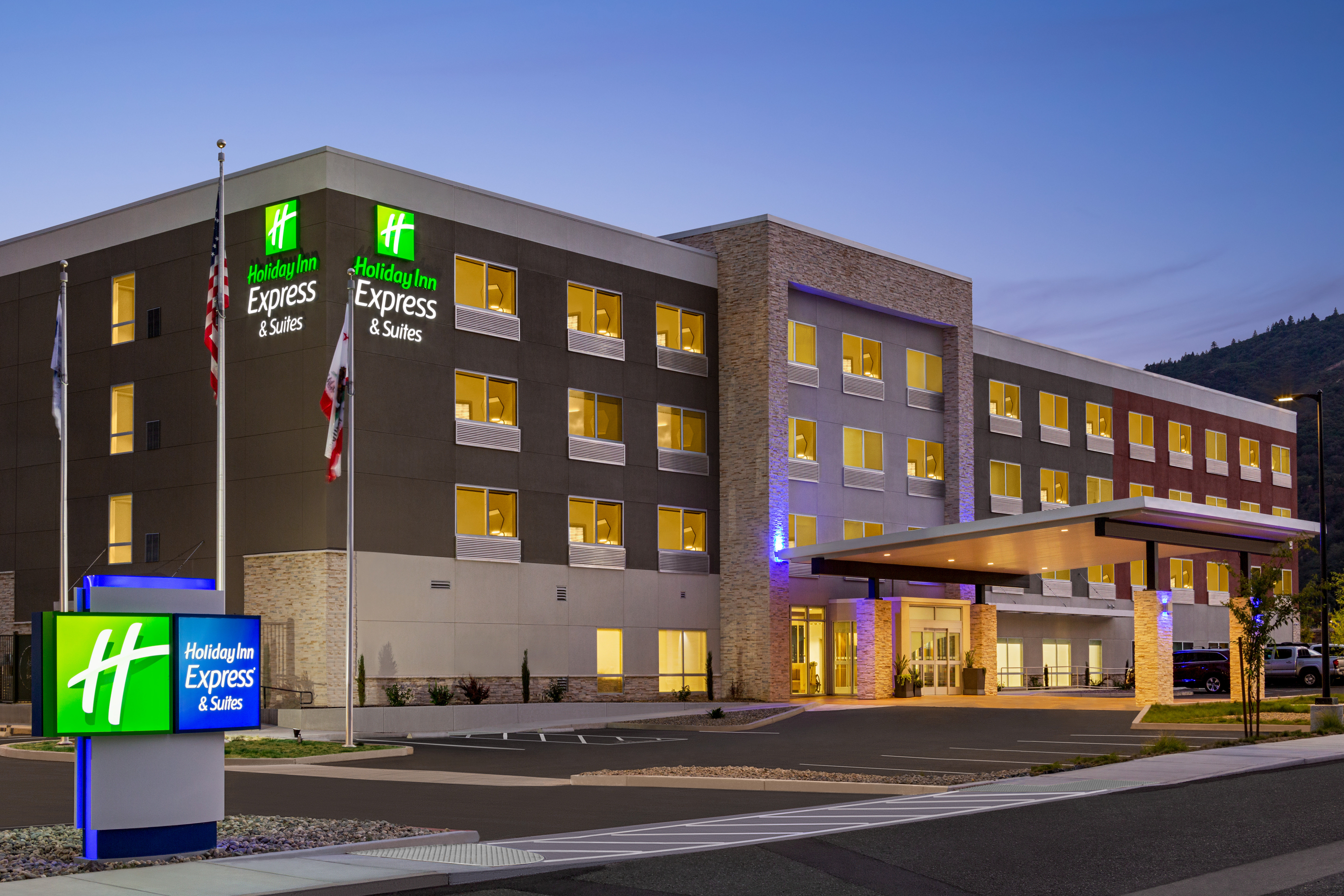 Holiday Inn Express & Suites - Ukiah 74/80