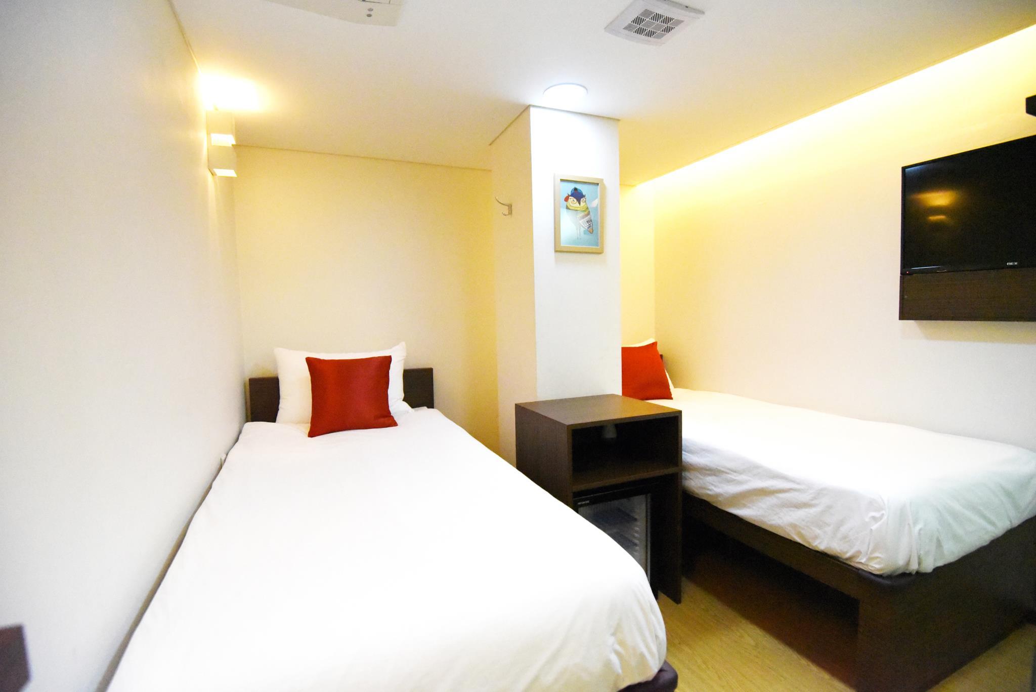 Economy, Twin Beds, No Window
