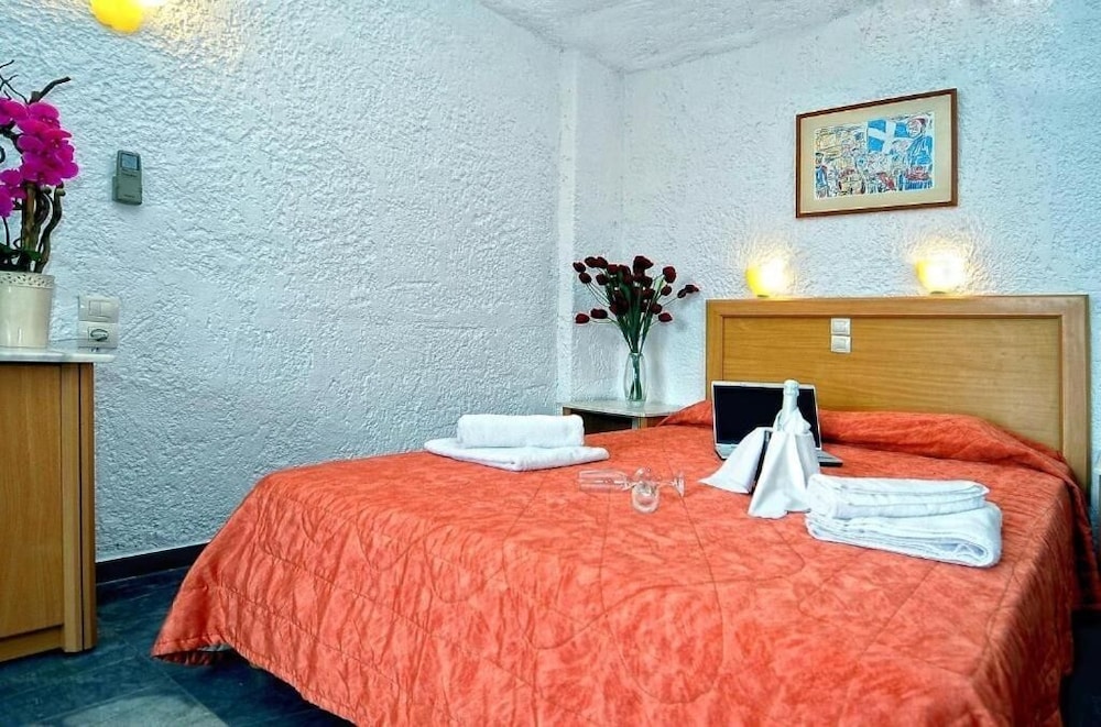 غرفة قياسية بسرير مزدوج بإطلالة على البحر، Karteros Hotel 3/4