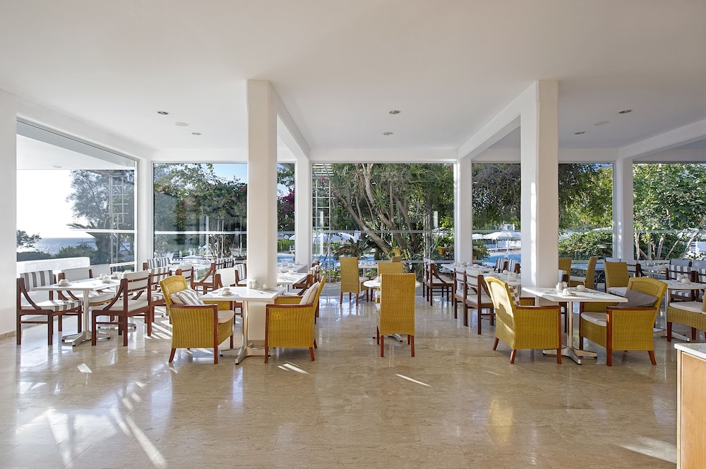 Grecian Sands Hotel 51/71