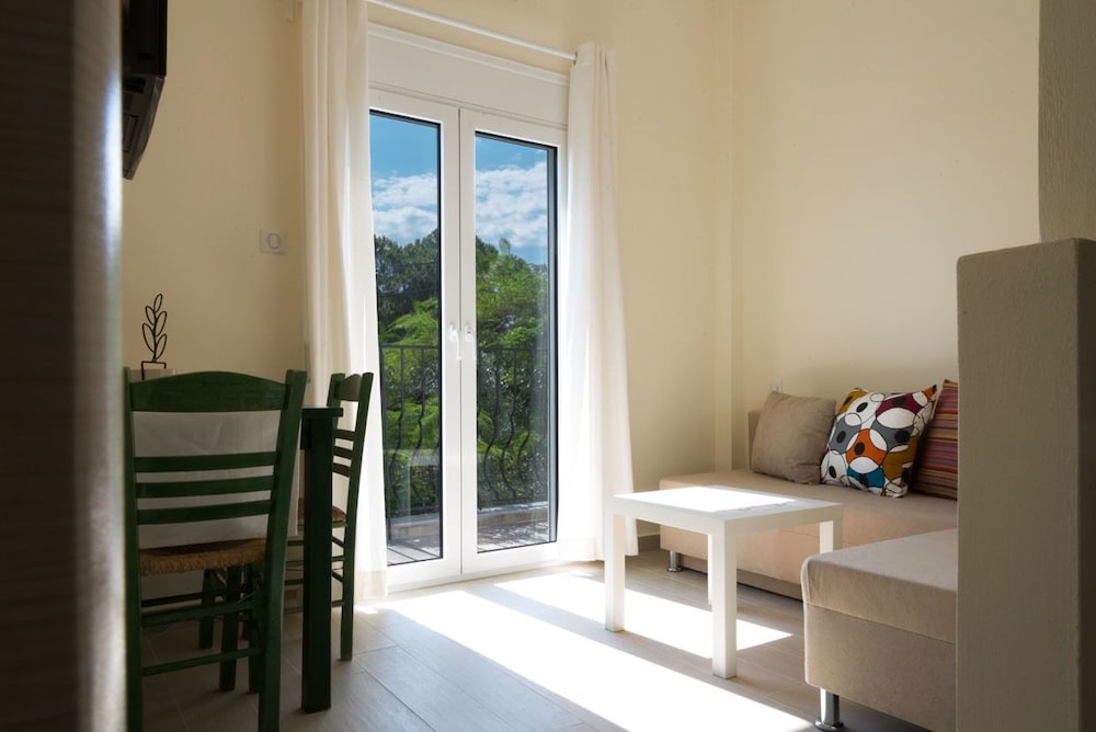 Villa Albanis 12/33