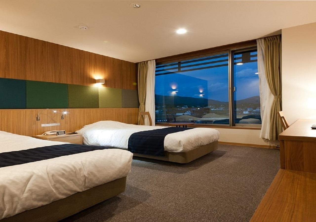 Capital Hotel 1000 8/42