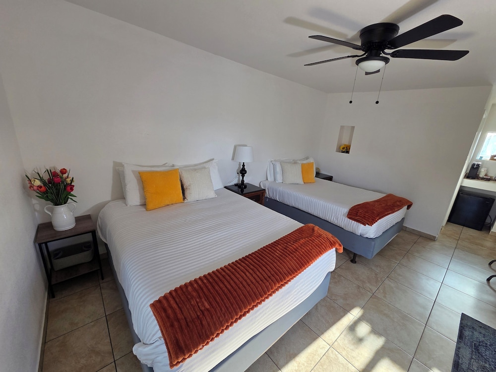 Grand, 2 Queen Beds, Mountain View, Pet Friendly