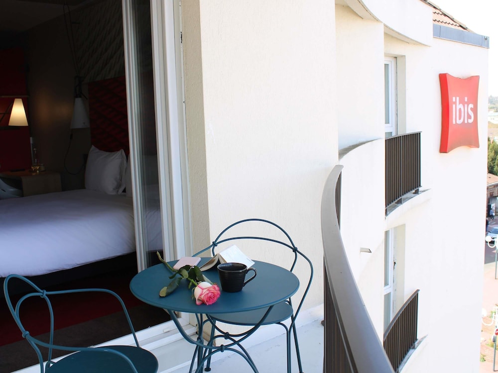 IBIS SAINT GRATIEN 32/50