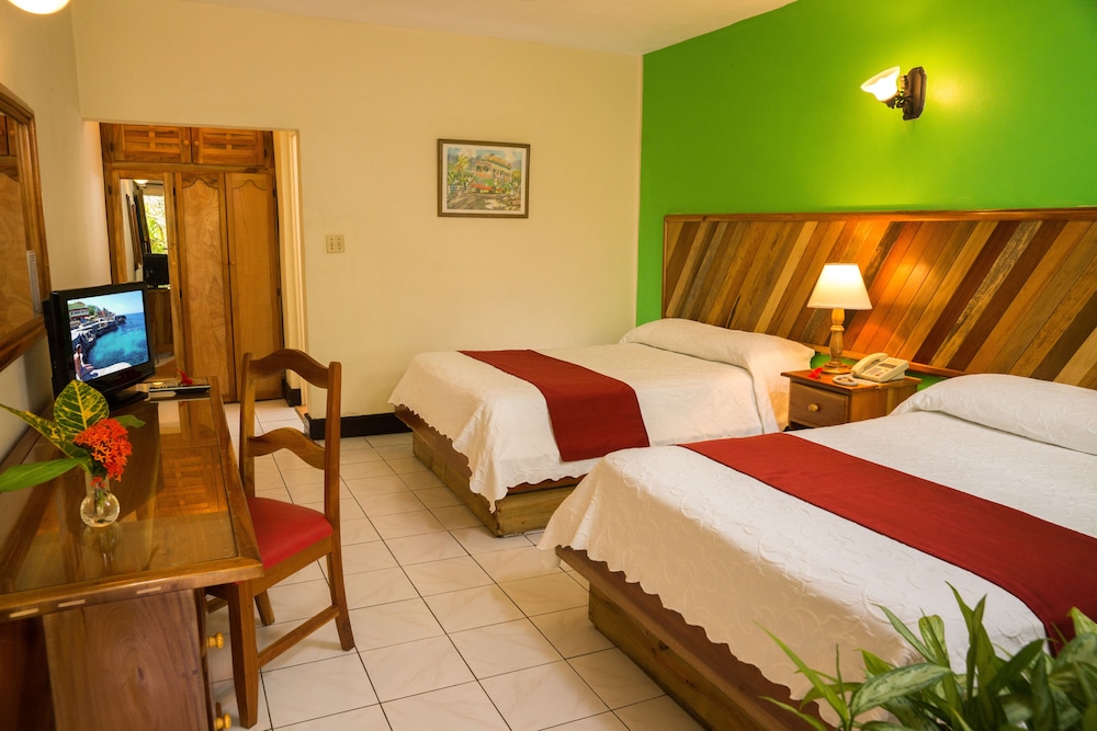 2 Double Beds, Garden Side, Garden View