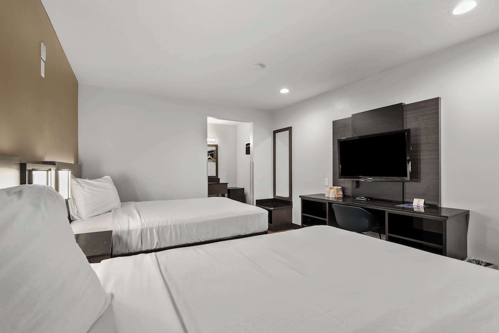 Room at Studio6 Suites Escondido, CA, ESCONDIDO - CA