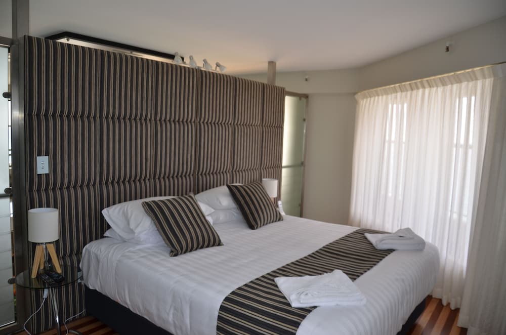 Burleigh Esplanade Apartments 12/73