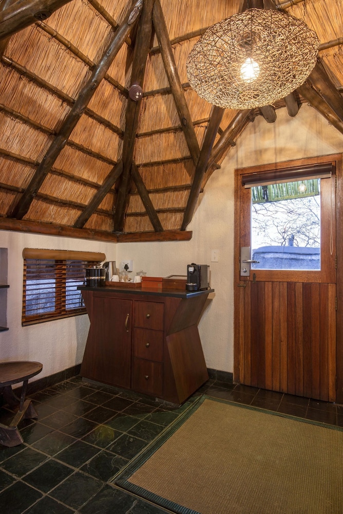 TSHUKUDU BUSH LODGE 2/49