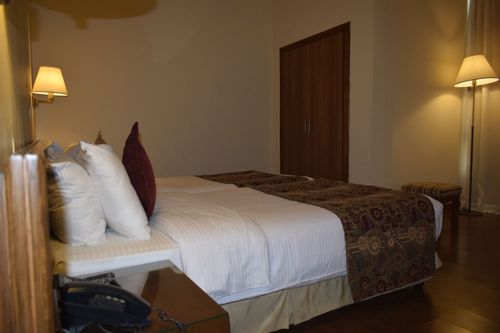 Orient Prince Hotel 40/55