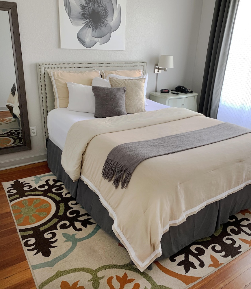 Artisan Downtown 37/80