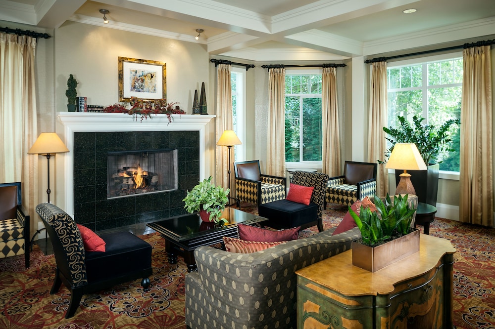 Plaza Inn Suites at Ashland Creek 14/29