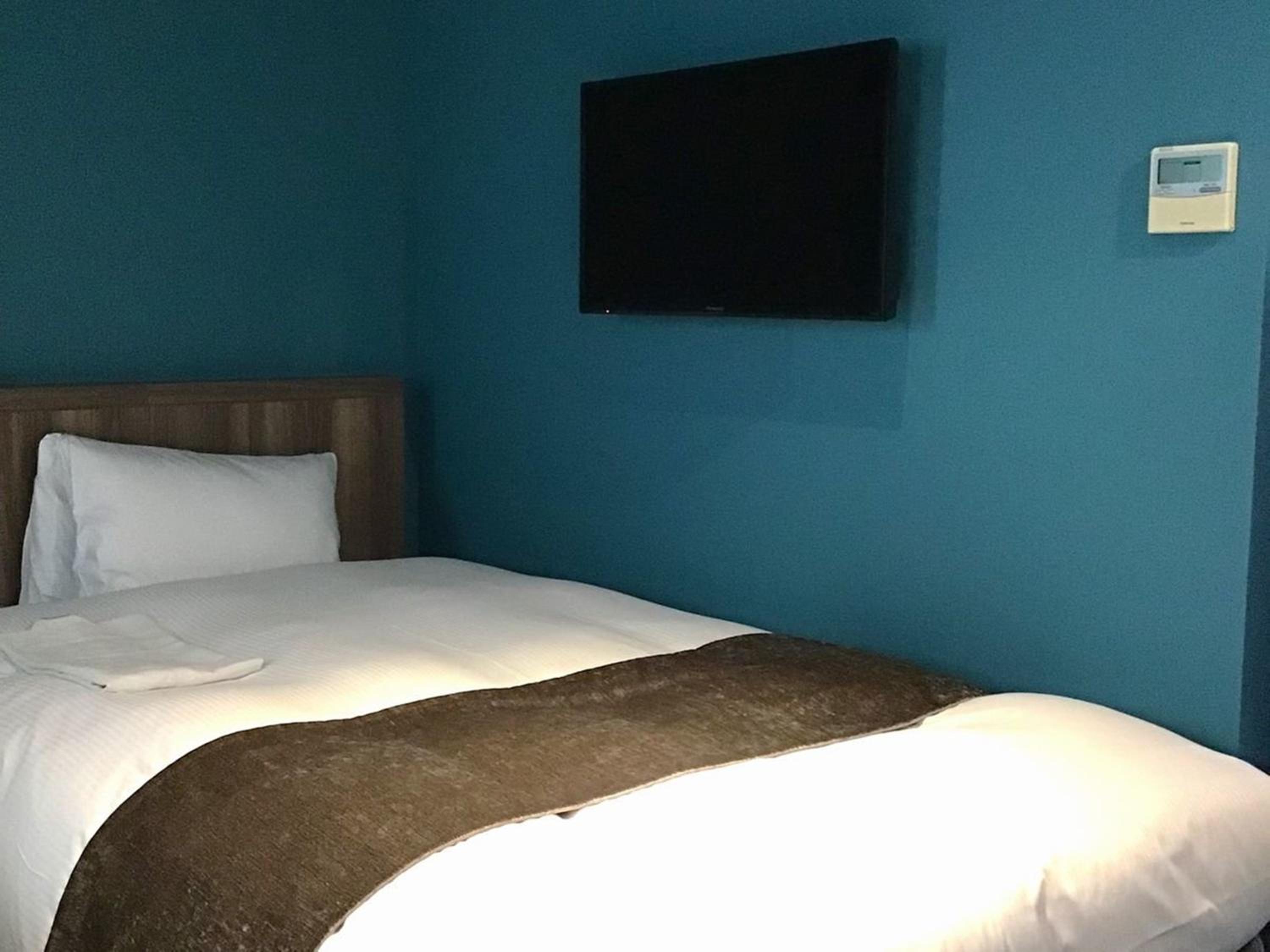 Room, Twin Beds, Building 1