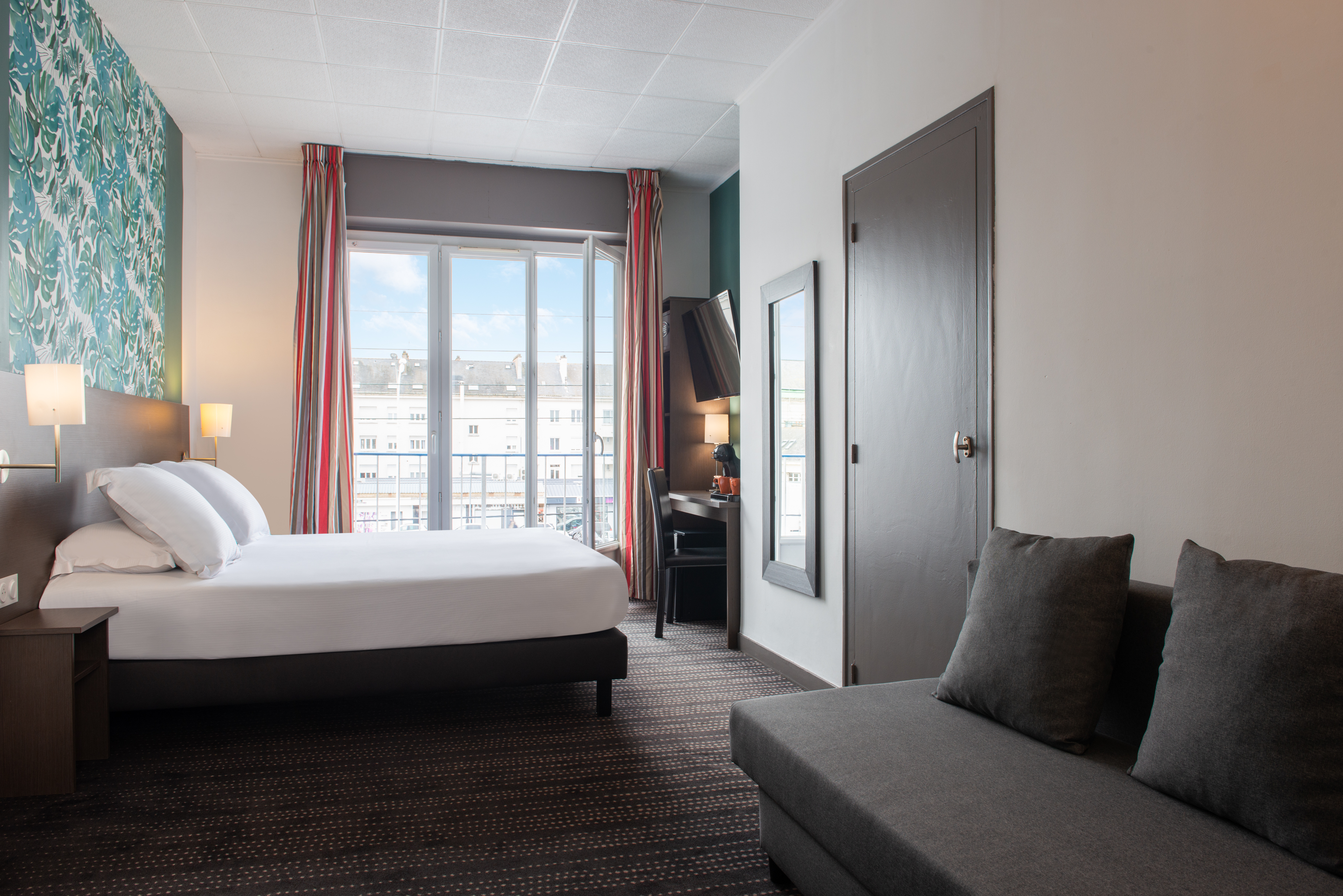 Room, Triple