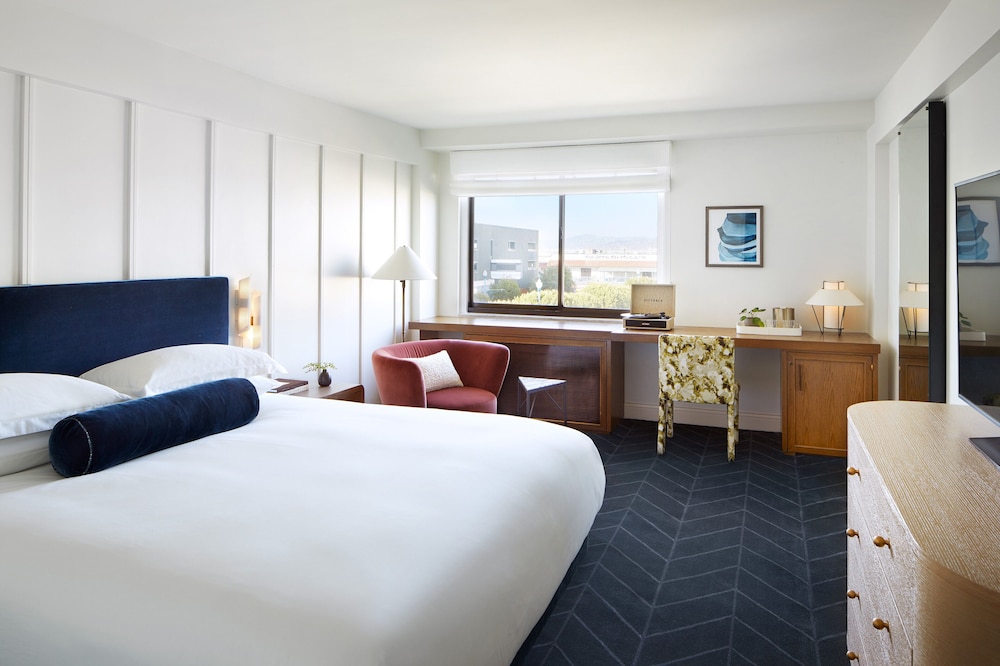 Premium, King Bed, Bay View