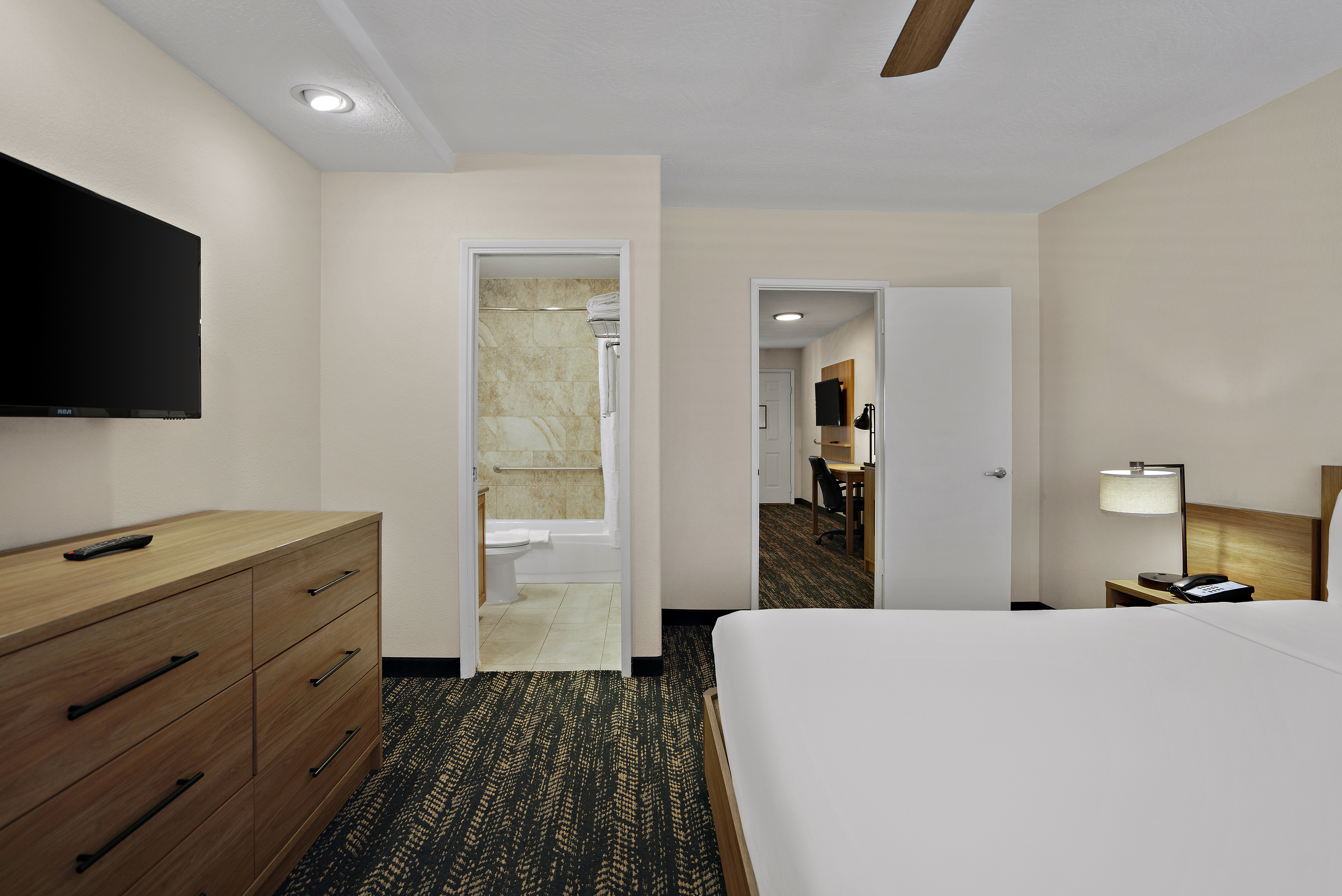 La Fuente Inn Suites 19/65