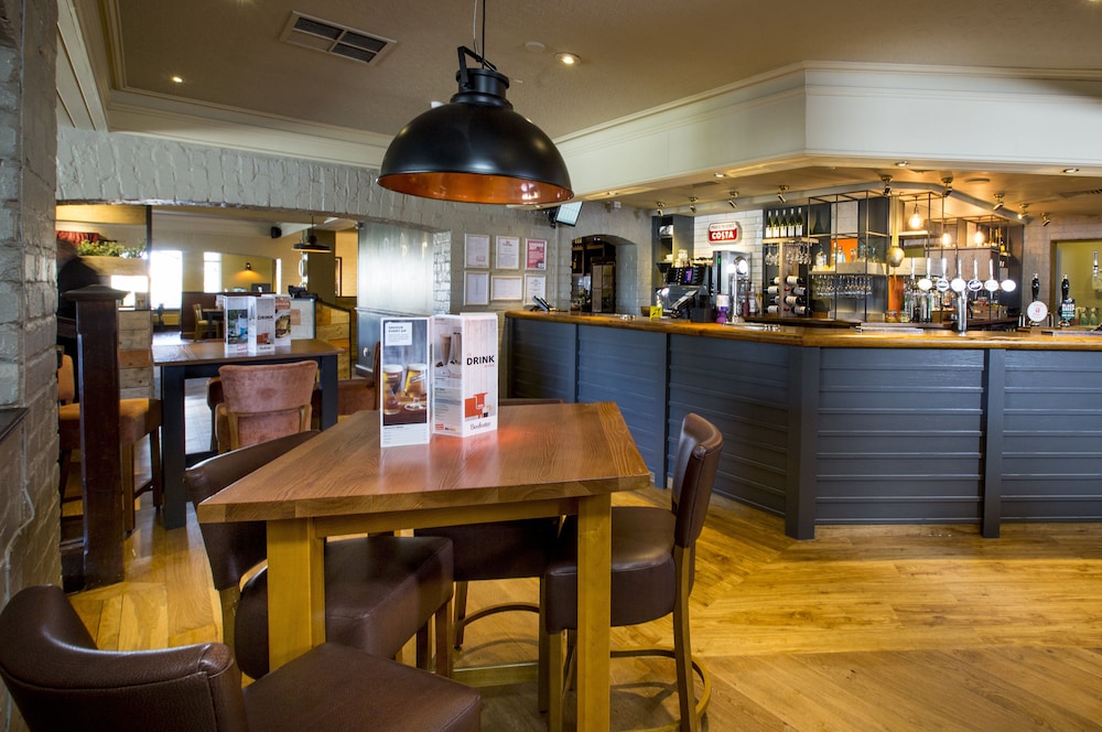 Premier Inn Leeds / Bradford Airport 27/41
