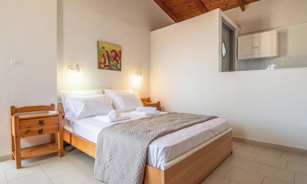 Girogiali Beach Hotel 44/50