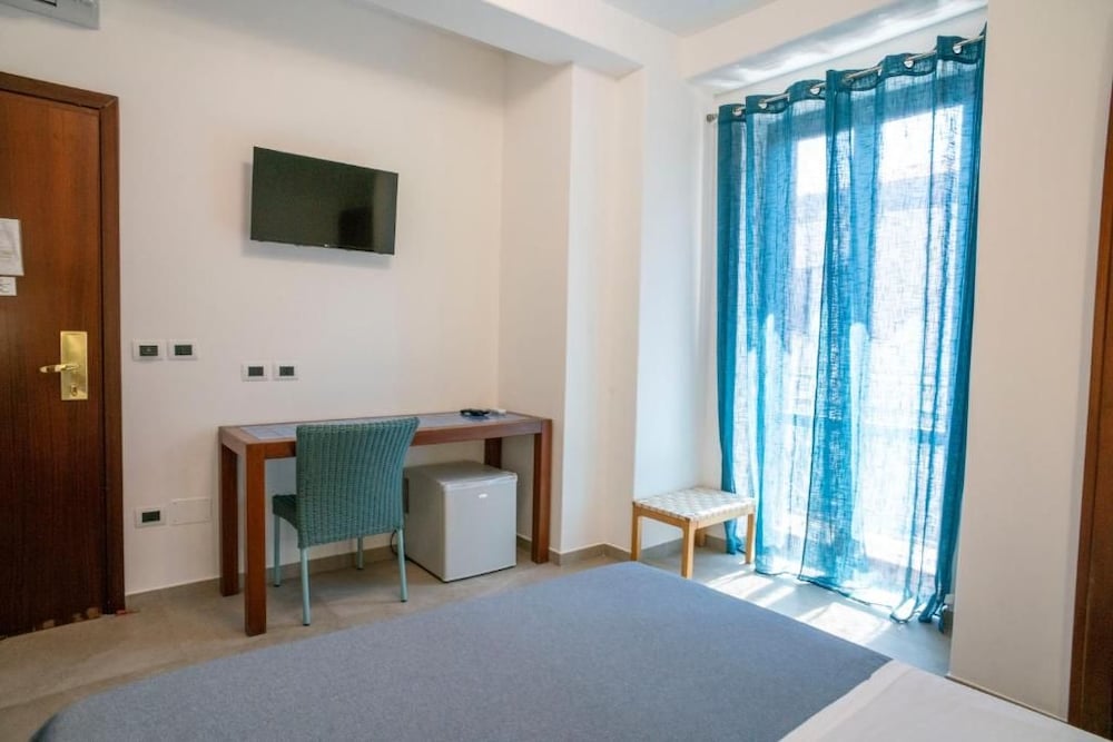 Petit Hotel 35/50