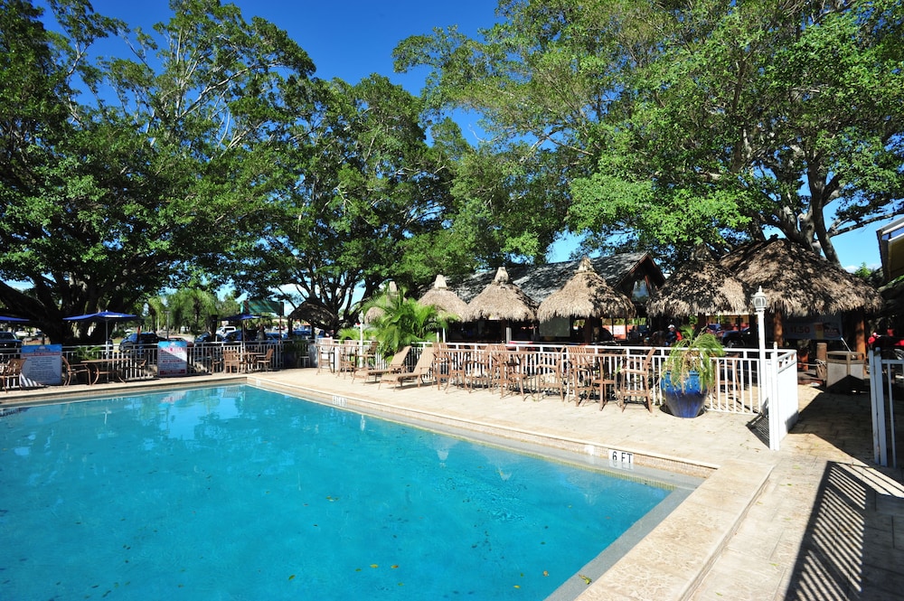 Days Inn by Wyndham Fort Myers Springs Resort